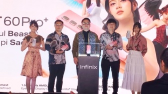 Cetak Sejarah, Infinix HOT 60 Pro Plus Jadi Smartphone Layar Lengkung 3D Tertipis di Dunia