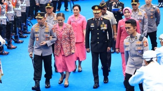 Ngaku Idolakan Mantan Wakapolri saat Pelepasan Purna Tugas, Kapolri : Terima Kasih Pak Dofiri
