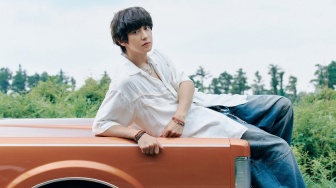 Chanyeol Ungkap Suasana Damai di Teaser MV Lagu Happy Accident (Feat. SOLE)