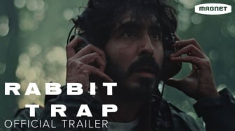 Rilis Trailer, Film Rabbit Trap Bakal Bawa Dev Patel ke Jurang Mimpi Buruk