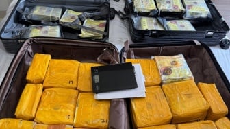 Di Balik Wajah Polos! Kurir Malaysia Nekat Angkut 60 Kg Sabu di Koper Pakai Bus ke Surabaya