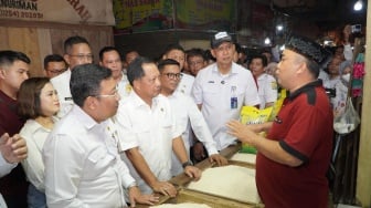 Sidak Penyaluran Beras SPHP di Serang, Mendagri Apresiasi Langkah Bulog