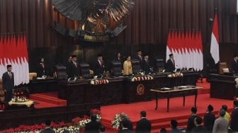 Paradoks di Senayan: Gaji PNS Dilarang Naik, Tunjangan DPR Jalan Terus