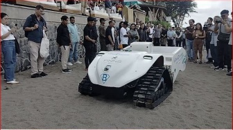 Robot Canggih Ini Bisa Sedot Sampah di Pantai Bali, Sekali Jalan Langsung 10 Kg