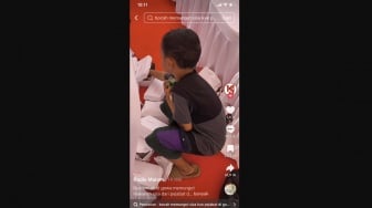 Gegap Gempita HUT RI, Bocah di Gowa Pungut Sisa Makanan Pejabat Usai Upacara Kemerdekaan!