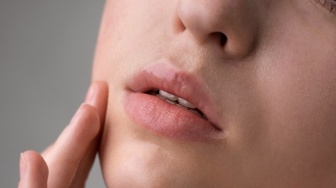 4 Lip Serum di Bawah 50 Ribu untuk Atasi Bibir Kering dan Pecah-Pecah