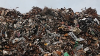 Bumi Belum Merdeka: Dijajah Sampah Plastik yang Kita Biarkan