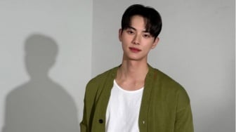 4 Ide Fashion Minimalis ala Lee Chae Min yang Bisa Kamu Tiru