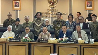 Terlalu Banyak yang Mungut, DPR Janji Pangkas Lembaga 'Royalti' Lewat Revisi UU Hak Cipta