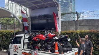 KPK Angkut 2 Motor Ducati yang Disita dari OTT Wamenaker Noel ke Gedung Merah Putih