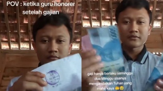 Gaji Rp300 Ribu Cuma Cukup Buat Seminggu, Guru Honorer: Sisanya Mengandalkan Tuhan Maha Kaya