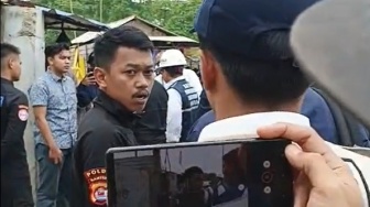 Brutal di Jawilan: Liput Pabrik Limbah Bermasalah, Wartawan dan Staf KLHK Dikeroyok Preman