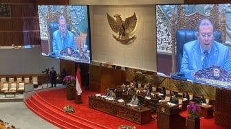 Tok! Resmi Inosentius Samsul Disetujui DPR Jadi Hakim MK Pengganti Arief Hidayat