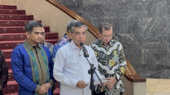 Ruangan Disegel KPK, Menaker Yassierli Bicara Anti-Korupsi di Depan 'Patung Koruptor'