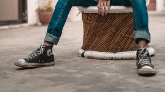 5 Rekomendasi Sepatu Converse Nyaman untuk Jalan Kaki, Bebas Lecet dan Pegal