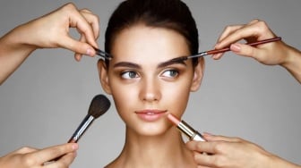 6 Cara Pilih Lipstik Nude Sesuai Warna Kulit, Tampil Natural dan Cantik!