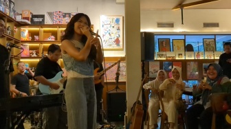 Lelah Disakiti? Mini Album Maisha Kanna Jadi Pembuktian Bahagianya Jatuh Cinta