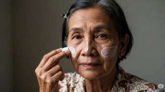 8 Rekomendasi Cream Pemutih Wajah untuk Usia 40 Tahun ke Atas, Kulit Glowing dan Awet Muda