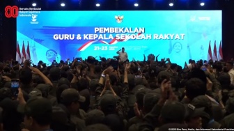 Prabowo Beri Hormat kepada Guru Sekolah Rakyat, 'Saya Bangga dengan Kalian Semua!'