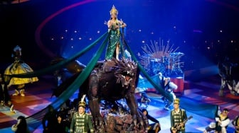 Penyanyi Yura Yunita tampil pada Pagelaran Sabang Merauke, The Indonesian Broadway di Indonesia Arena, Jakarta, Jumat (22/8/2025). [Suara.com/Alfian Winanto]