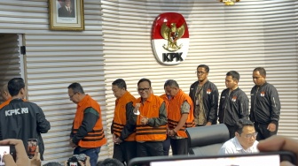 Resmi Ditahan KPK: Habis Nangis, Wamenaker Noel Pamerkan Tangan Terborgol Sambil Senyum
