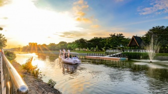 Nggak Perlu ke Bali: Ada Pantai Pasir Putih, Sunset Cantik, dan Kuliner Hits juga di Jakarta!