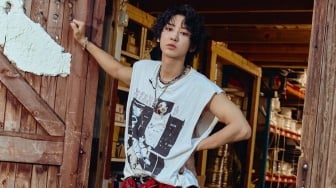 Chanyeol Ungkap Kisah Cinta Tak Terduga di Lagu Happy Accident (Feat. SOLE)