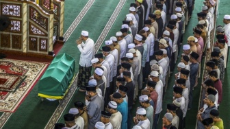 Kenapa Rasulullah SAW Tolak Shalatkan Jenazah Koruptor? Ini Penjelasan Hadis