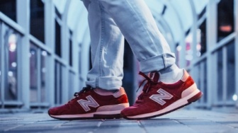 5 Rekomendasi Sepatu New Balance yang Stylish, Bikin Badan Mungil Jadi Lebih Tinggi