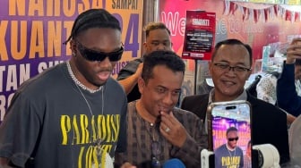 Rapper Melly Mike Tiba di Riau, Siap Guncang Penutupan Pacu Jalur 2025