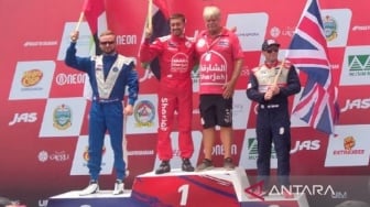 Pembalap Sharjah Tim Rusty Wyatt juara F1 Powerboat 2025 di Danau Toba