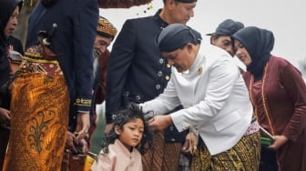 Pesona Magis Ruwatan Rambut Gimbal Dieng, Ribuan Wisatawan Terpukau di Puncak DCF 2025