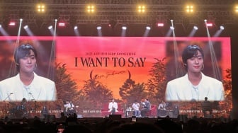 Nyanyi Lagu Indonesia Pakai Batik, Ahn Hyo Seop Tampil Romantis di Fan Meeting Jakarta