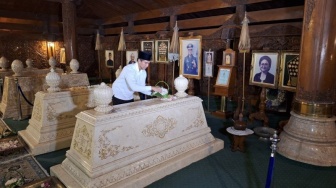 Kaesang Ziarah Makam Soeharto: Puji Bapak Pembangunan, Ucap Falsafah Jawa 'Mikul Duwur Mendem Jero'