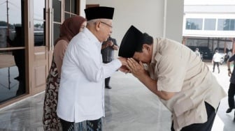 Presiden Prabowo Cium Tangan Ma'ruf Amin Saat Menyambanginya, Ini Isi Obrolannya
