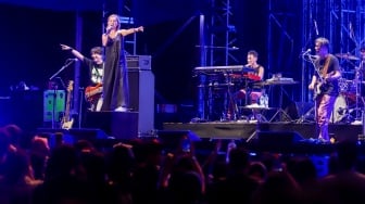 Grup Musik Do As Infinity saat tampil di Konser LaLaLa Festival 2025 di Jiexpo Kemayoran, Jakarta, Sabtu (23/8/2025). [Suara.com/Alfian Winanto]