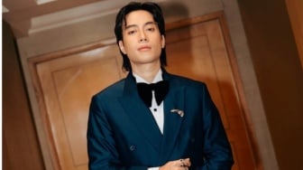 Penampilan Terbaru Vidi Aldiano Bikin Khawatir, Sampai Dipapah Deddy Corbuzier