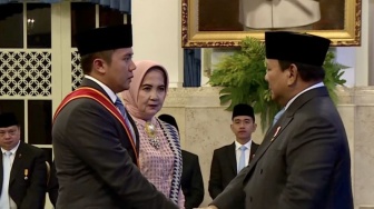 Prabowo Sematkan Bintang Mahaputera untuk Teddy, Bahlil, Hingga Meutya Hafid, Ini Daftar Lengkapnya