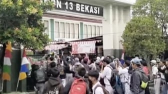 Sentuh Area Vital Siswi, Amarah Alumni SMPN 13 Bekasi Meledak Minta Guru Olahraga Inisial J Dipecat