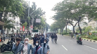 LIVE STREAMING: DPR Dikepung! Demo Besar-besaran, Pelajar STM Turun ke Jalan