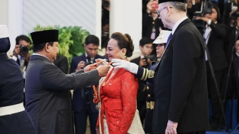 Profil Christine Hakim, Lawan Main Julia Roberts Dikalungi Prabowo Bintang Mahaputera Utama