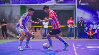 Sepatu Futsal, Bukan Sekadar Main: Refleksi tentang Mimpi dan Perjuangan