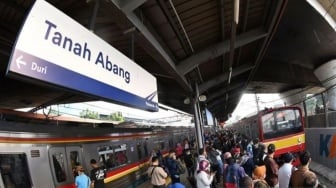 Demo Ricuh di DPR, KRL Tanah Abang-Rangkasbitung Mentok di Kebayoran