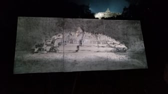 Lukisan Borobudur Bersepuh Emas Putih