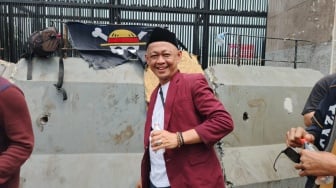 Bang Madun Nangis di Depan DPR: Curhat Pilu Soal Nasib Anak Muda