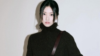 OOTD City Trip: 4 Look Edgy ala Jung So Min, Cocok Buat Traveler Stylish!