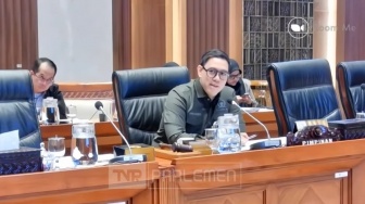 Demo di Luar Memanas, Komisi I DPR Percepat Rapat karena Takut Terjebak Tak Bisa Keluar Gedung