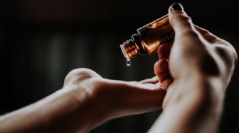 4 Parfum Pria Maskulin Terbuat dari Bahan Alami, Aman Bagi Kulit Sensitif