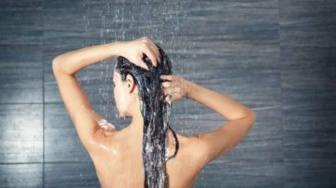 Rambut Rontok Bikin Stres? Ini 5 Hair Tonic Rekomendasi yang Mudah Didapat di Warung