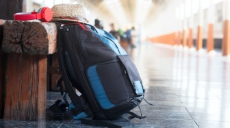 5 Tas Backpack Trendi yang Muat Banyak Barang untuk Traveling, Anti Repot!